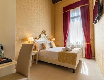 Rialto Charm Boutique 3