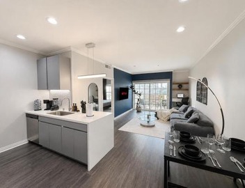 Bright & Spacious in Iconic LA Neighborhood Free parking - 10mins to Cedars 2