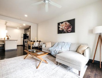 Charming Luxury Apartment with Pool view, Gym and parking 2