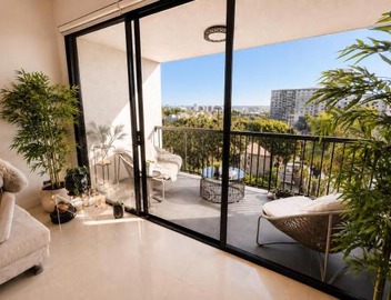 Beverly Hills & WeHo Luxury Great Views 2 Bedrooms 2 Bathrooms 4