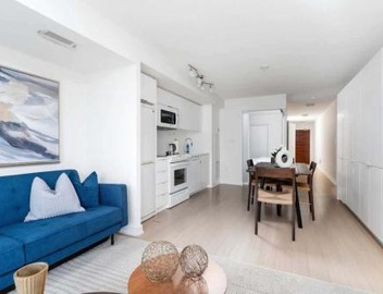 Downtown condo Steps to Entertainment District 4