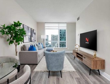 Chic 1BR Patio Suite Scenic CN Tower View 3