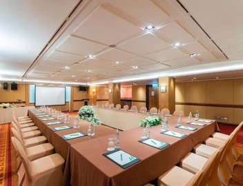 Holiday Inn Bangkok Silom by IHG 2