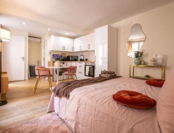 Elegant Studio Steps from Le Bon Marche 3