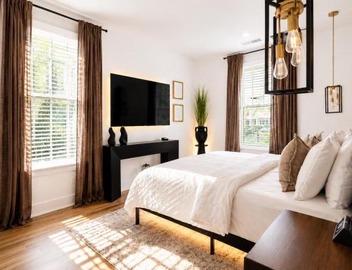 Midnight Luxe Suite with Walkable Area and Free Parking 3