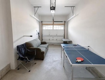 Modern 2-Bedroom Smart Home with Free Parking, Laundry, Ping-Pong & Private Backyard - Steps to Shops & Restaurants, 6 Mins to Innisfil Beach Park - Perfect for Families & Couples! 2