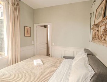 AC 3bds Apt with arc de triomphe view & terrace 5