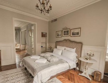 AC 3bds Apt with arc de triomphe view & terrace 4