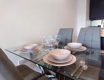 Fully Serviced Two-Bed Apartment near London Excel 2
