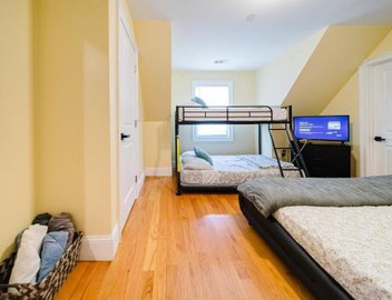 Family-Friendly 4BR Boston Stay Near Franklin Park, Free Parking, Near MTBA 233-3 5