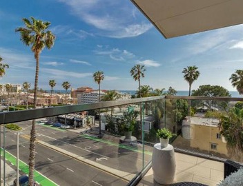 Two Bedroom Oceanfront Retreat with Panoramic View 3