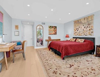Two Bedroom Modern Apartment with Spacious Layout 3
