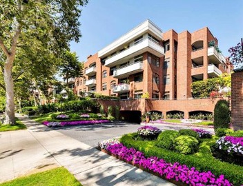 One Bedroom Condo with Panoramic City Views 5