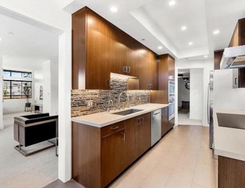 One Bedroom Condo with Panoramic City Views 3