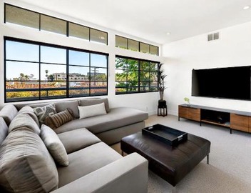 One Bedroom Condo with Panoramic City Views 2