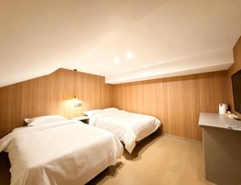 马蒂斯酒店 上海浦东机场店 Matisse American Graffiti Style Hotel Shanghai & Free Airport Pick-up & Drop-off 24 &7 Service500 meters straight from Airport beautiful courtyard laundry service 3