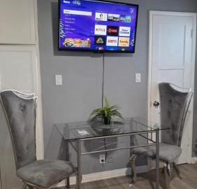 Cozy Hollywood Studio with Kitchenette near Hollywood Sign and Walk of Fame 5