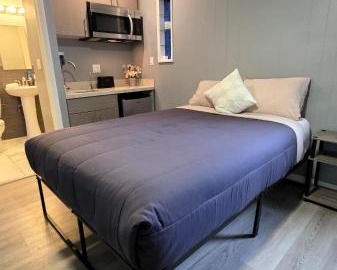 Cozy Hollywood Studio with Kitchenette near Hollywood Sign and Walk of Fame 5