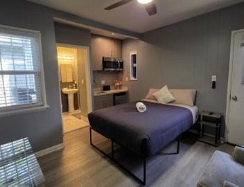 Cozy Hollywood Studio with Kitchenette near Hollywood Sign and Walk of Fame 2