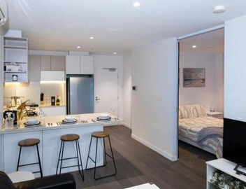 Lux 2BR CBD Apartment with Pool Spa Gym and City Views 4