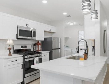 4BR King Suite Home Perfect for ACL, F1 & Football Group Stays, Walk to UT Moody 2