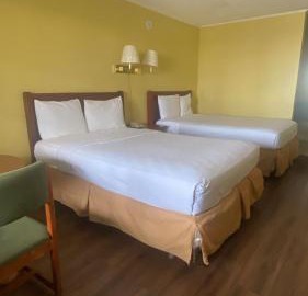 Evergreen Plaza Inn 4