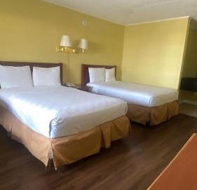 Evergreen Plaza Inn 5
