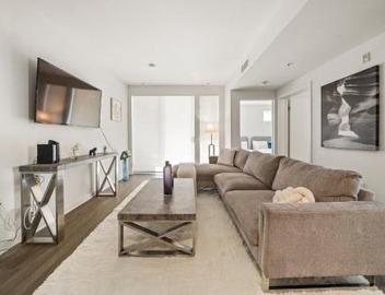Santa Monica Coastal Retreat with Free Parking Minutes Walk to the Beach 4