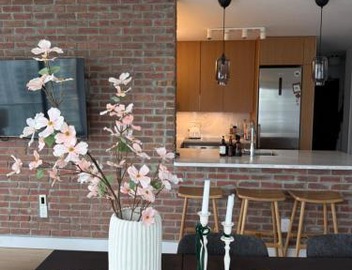 3-Bedrooms premium apartemnt with stunning 180 water, mountain and city view Pool Hot Tub and Gym Heart of Downtown Skytrain 3mins walk to NEARBY STADIUM 3
