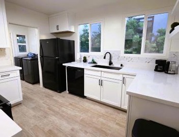 Renovated Three Bedroom Near Cedars Sinai and Beverly Hills With Parking 5