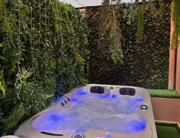 Majorelle green Spa Suite 3