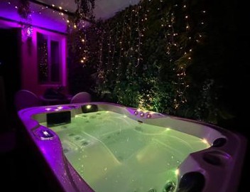 Majorelle green Spa Suite 4
