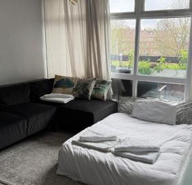 Lovely 2 bed in Vauxhall Central London 3