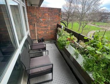 Lovely 2 bed in Vauxhall Central London 3