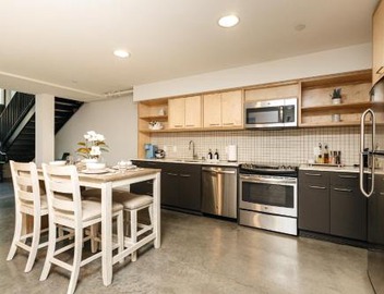 Fabulous and Spacious 2 level LOFT with Pool GyM Parking 5