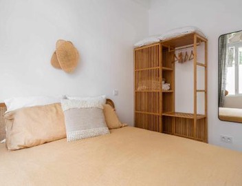 A modern renovated apartment near Metro Line 2 4