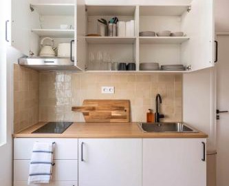 A modern renovated apartment near Metro Line 2 5