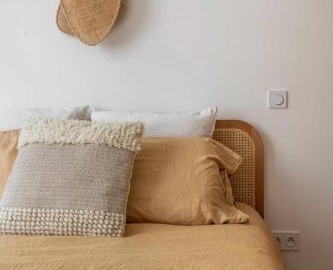A modern renovated apartment near Metro Line 2 3