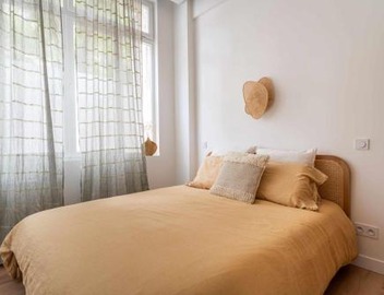 A modern renovated apartment near Metro Line 2 2