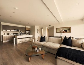 The Velvet Coast - Grand 3BR Artistic Haven 4