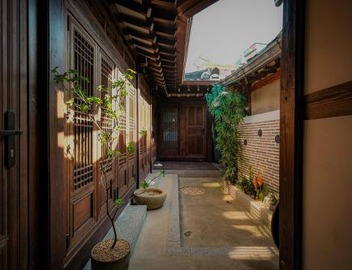 30 seconds from Dongmyo Station Private Hanok Exclusive use DDP Cheonggyecheon Dongdaemun Selected as an excellent hanok Maximum 5 people 5