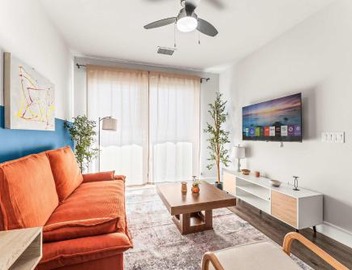 Virelli Apartments Upscale King Suite in the Heart of Orlando w Pool 4