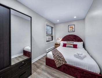 Stylish Suite Near Trinity Bellwoods & Little Italy 3