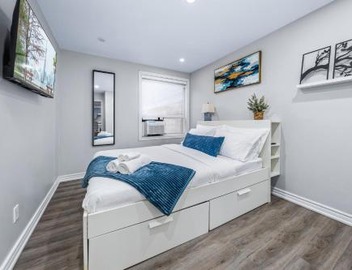 Stylish Suite Near Trinity Bellwoods & Little Italy 4