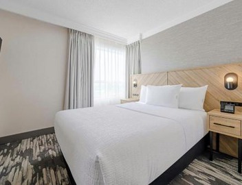 Sandman Signature Mississauga Hotel 3