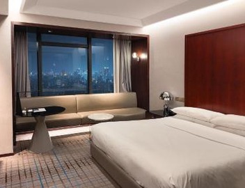 Renaissance Shanghai Zhongshan Park Skyline Hotel 3