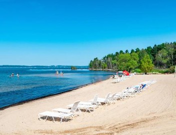 Gorgeous Grand Traverse Bay Beach Front Condo 4