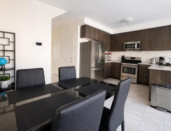 Modern 2-Bedroom Smart Home with Free Parking, Laundry, Ping-Pong & Private Backyard - Steps to Shops & Restaurants, 6 Mins to Innisfil Beach Park - Perfect for Families & Couples! 3