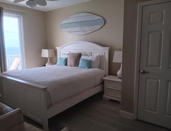 Coastal condo close to beaches shared pools 4