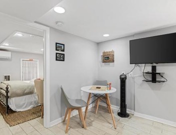 1-BR Pad in the Heart of Petworth - Walk to METRO 4